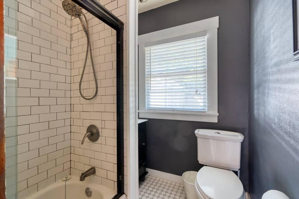 Collection - Charming In Hollywood District Holiday home *