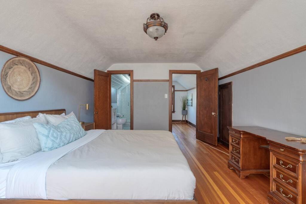 Holiday home Collection - Charming In Hollywood District *