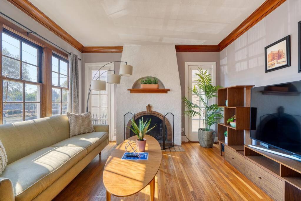 Collection - Charming In Hollywood District Holiday home *
