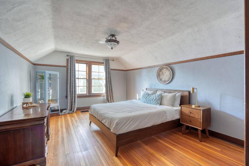 Collection - Charming In Hollywood District Portland