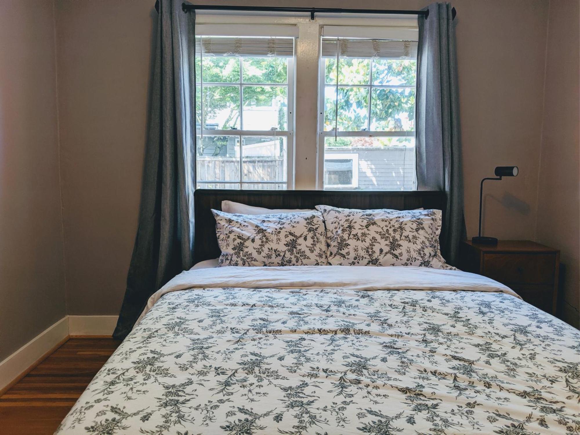 Collection - Charming In Hollywood District