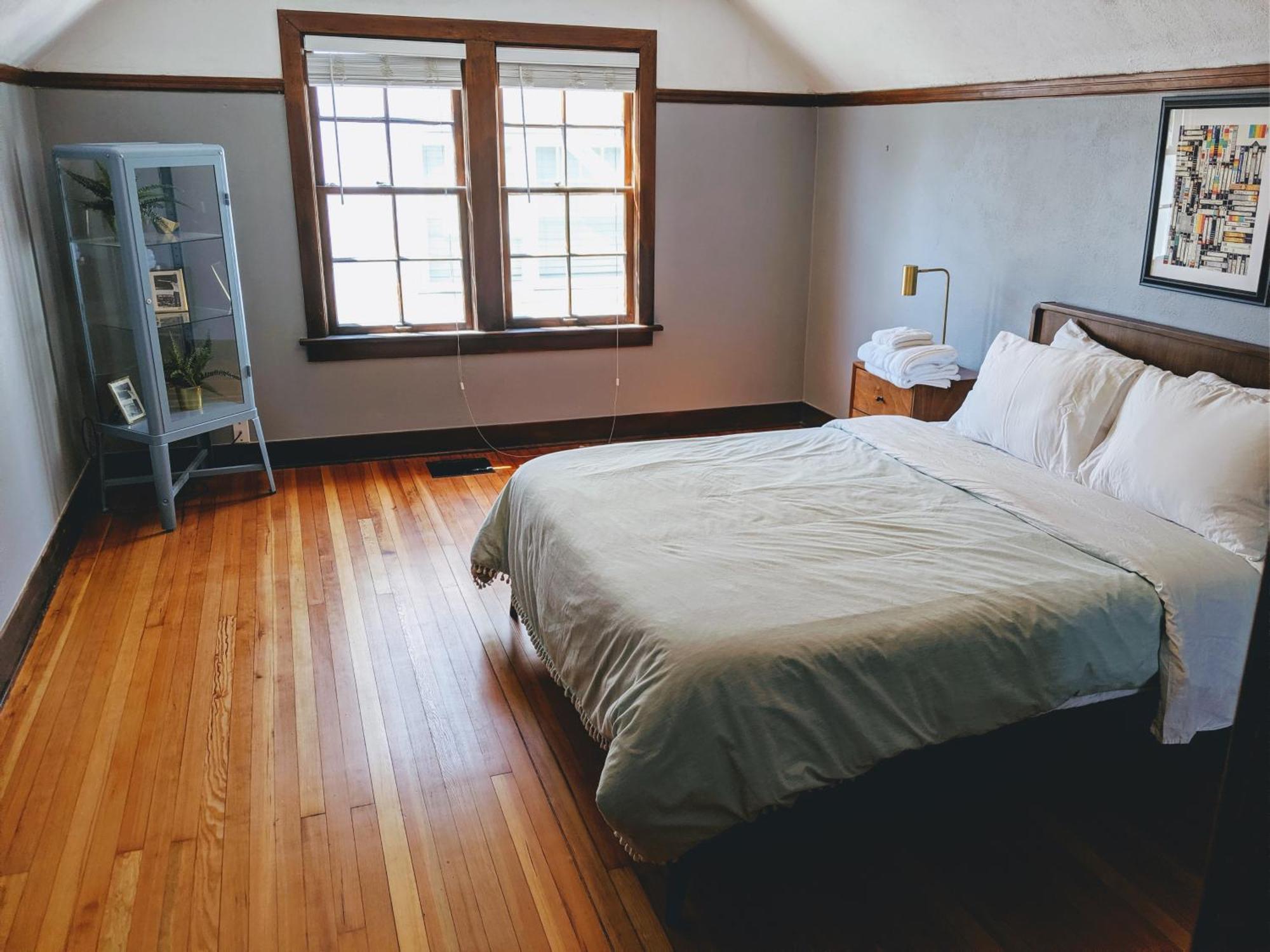 Collection - Charming In Hollywood District