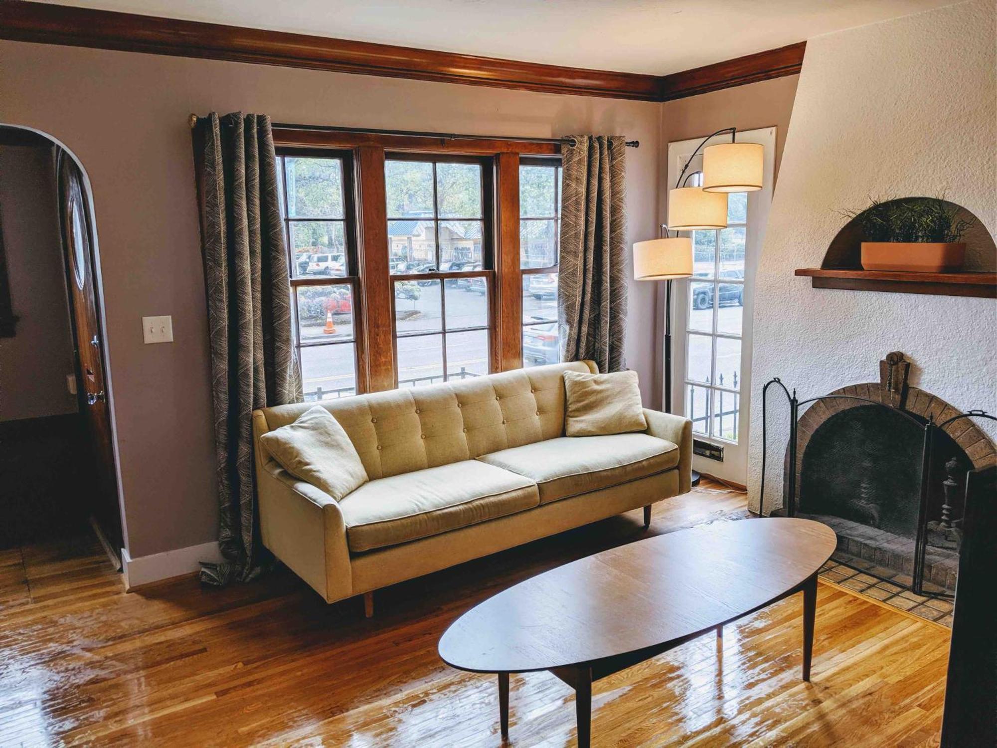 Collection - Charming In Hollywood District