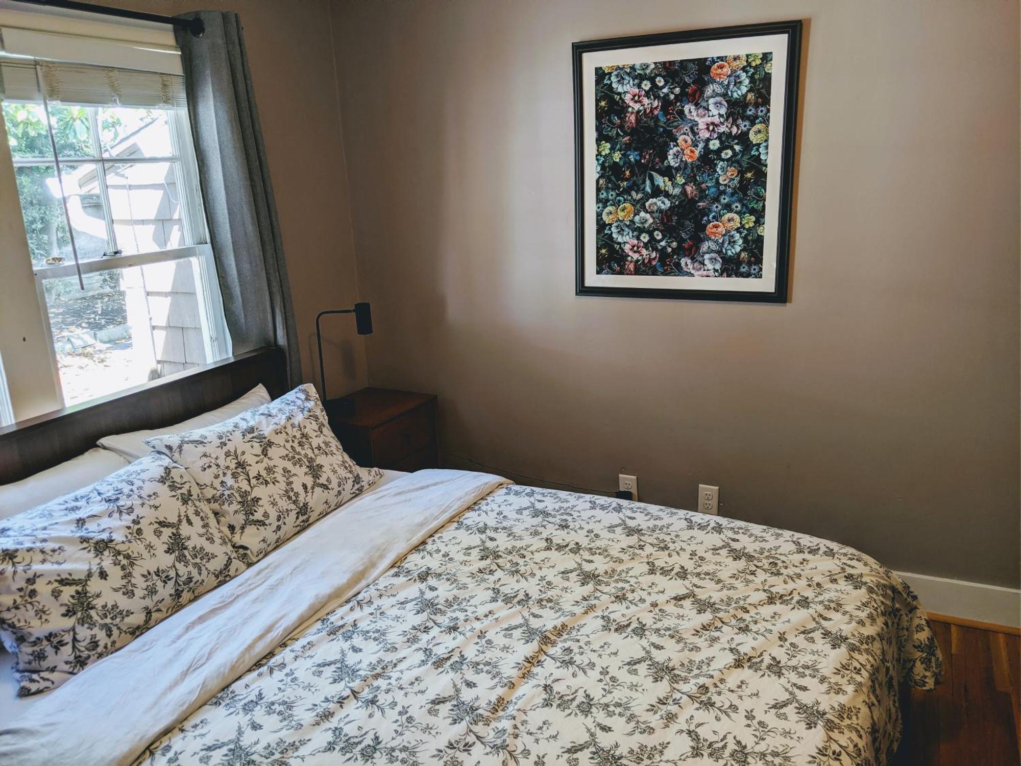 Collection - Charming In Hollywood District