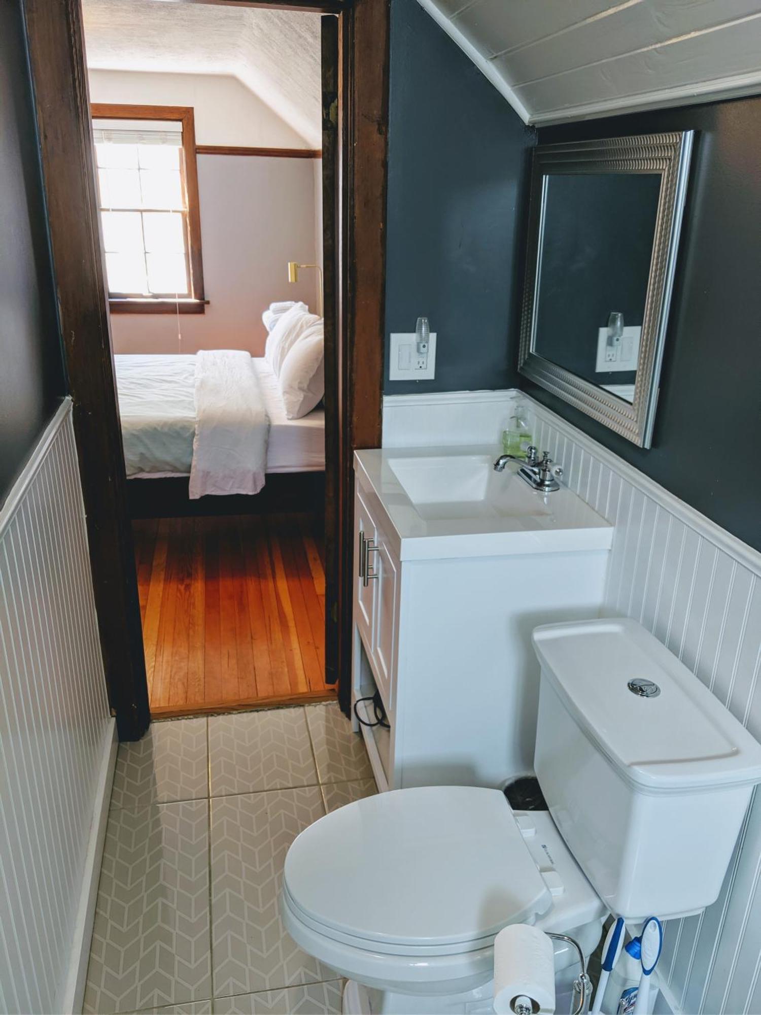 Collection - Charming In Hollywood District
